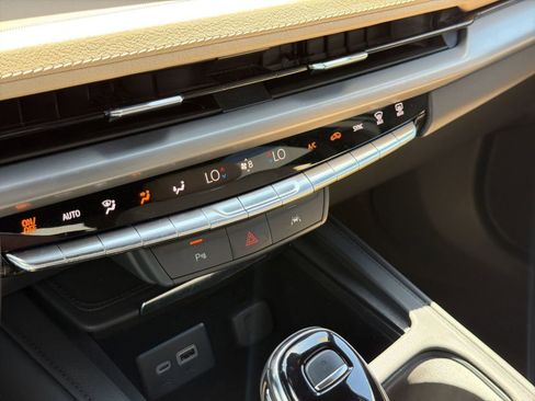 Certified 2024 Cadillac XT4 Luxury FWD image 16