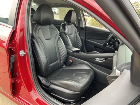 Used 2025 Hyundai Elantra Limited FWD image 20