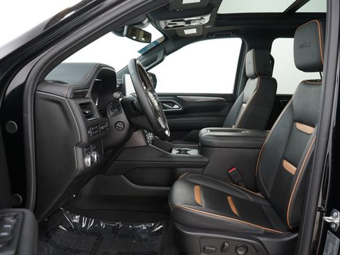 Used 2024 GMC Yukon XL AT4 w/ AT4 Premium Package AWD/4WD image 20