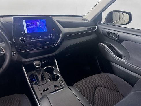 Used 2023 Toyota Highlander LE image 23