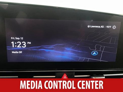 Used 2024 Hyundai Elantra SEL image 13