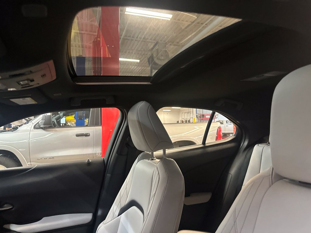 Used 2025 Lexus UX 300h FWD w/ Accessory Package (Z2) image 9