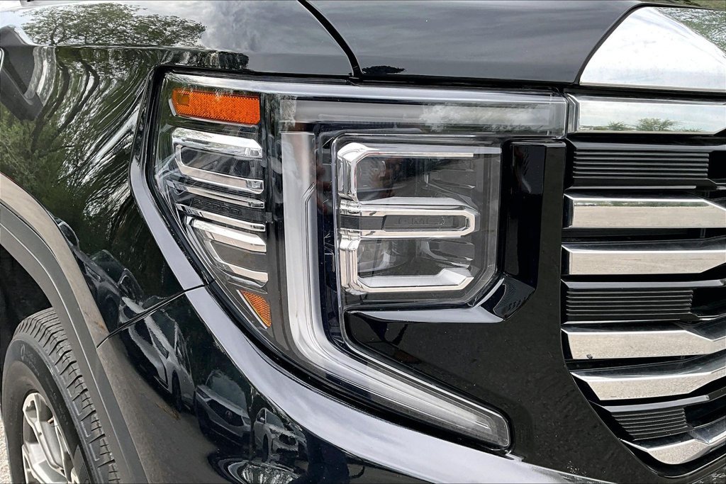 Used 2025 GMC Sierra 1500 SLT AWD/4WD image 39