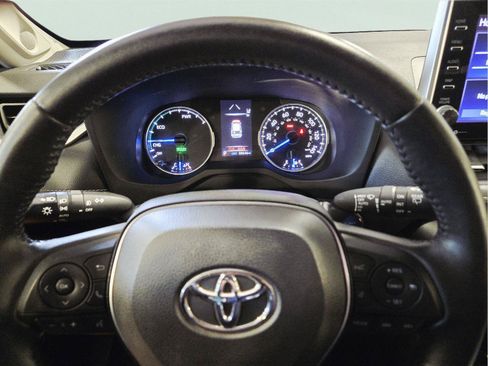 Used 2022 Toyota RAV4 XLE Premium AWD/4WD image 15