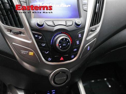 Used 2016 Hyundai Veloster image 19