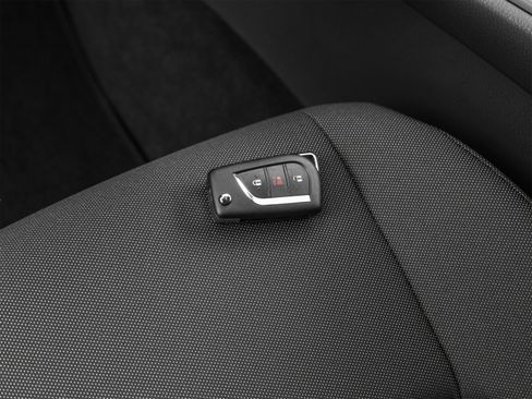 Used 2020 Toyota C-HR LE FWD image 39