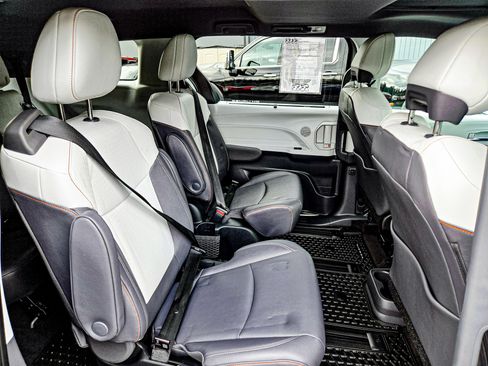 Used 2024 Toyota Sienna XSE image 16