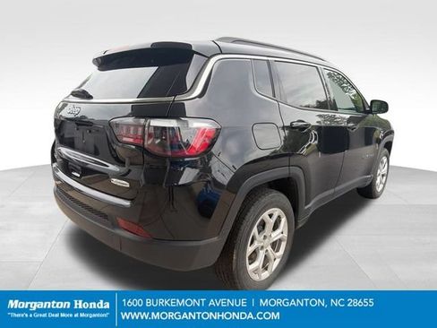 Used 2024 Jeep Compass Latitude AWD/4WD image 8