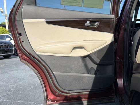 Used 2019 Kia Sorento FWD V6 image 19