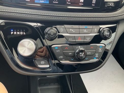 New 2026 Chrysler Pacifica Select AWD/4WD image 9