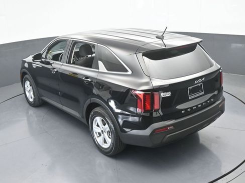 Used 2022 Kia Sorento LX image 47