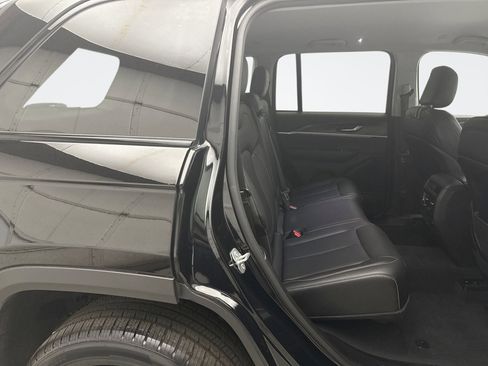 Used 2023 Jeep Grand Cherokee Limited w/ Black Appearance Package image 18