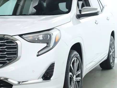 Used 2020 GMC Terrain Denali w/ Denali Premium Package image 4
