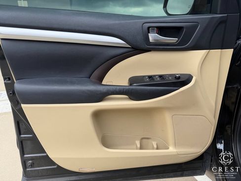 Used 2015 Toyota Highlander XLE FWD image 9