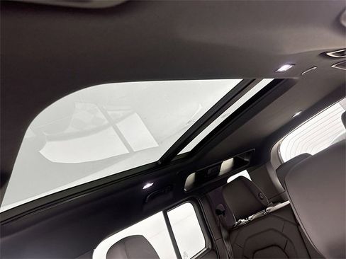 Used 2025 Land Rover Defender 110 S image 14