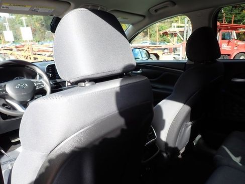 Used 2020 Hyundai Santa Fe SE image 16