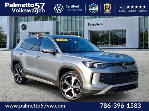 Certified 2025 Volkswagen Tiguan SE FWD image 1
