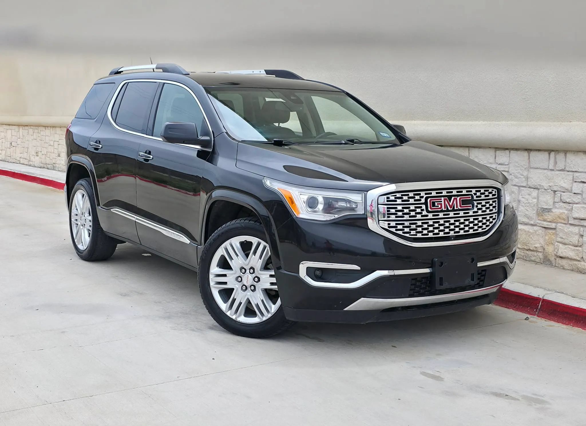 Used 2018 GMC Acadia Denali w/ Technology Package FWD image 1