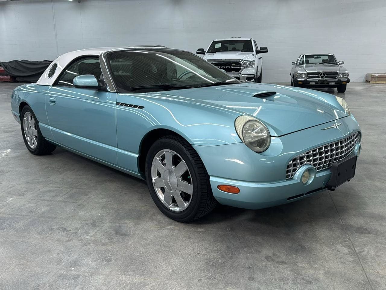 Used 2002 Ford Thunderbird RWD image 4