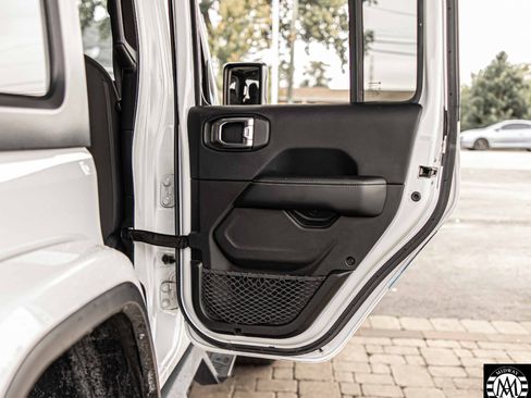 Used 2019 Jeep Wrangler Unlimited Sahara w/ Safety Group image 38