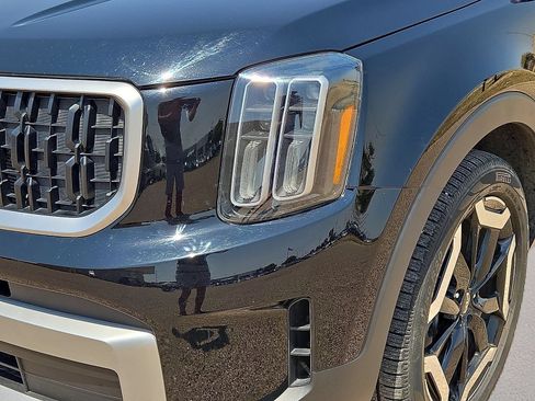 Used 2023 Kia Telluride EX w/ EX Captain's Chair Package FWD image 9