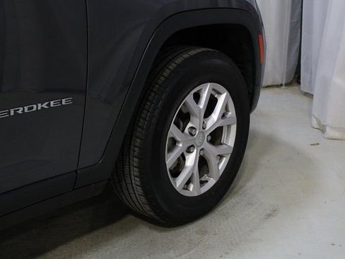 Used 2022 Jeep Grand Cherokee Limited w/ Luxury Tech Group II image 28