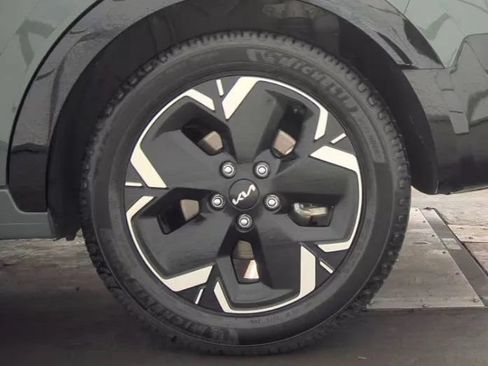Used 2023 Kia Niro Wind FWD image 12