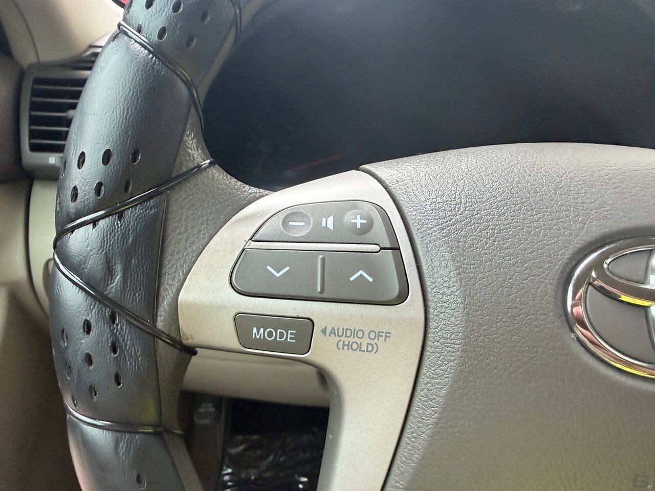 Used 2010 Toyota Camry SE FWD image 23
