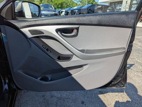 Used 2016 Hyundai Elantra SE FWD image 21