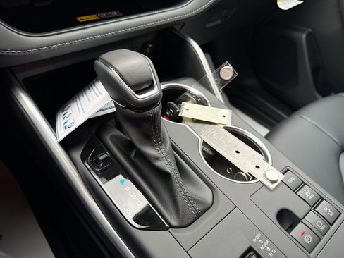 Certified 2026 Toyota Highlander XLE image 21