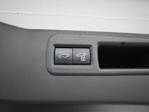 Certified 2021 Toyota Venza LE image 23