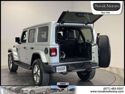 Used 2022 Jeep Wrangler Unlimited Sahara w/ Cold Weather Group image 9
