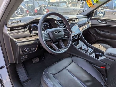 Used 2025 Jeep Grand Cherokee L Limited w/ Luxury Tech Group II image 13