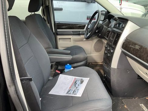 Used 2010 Dodge Grand Caravan SXT image 8