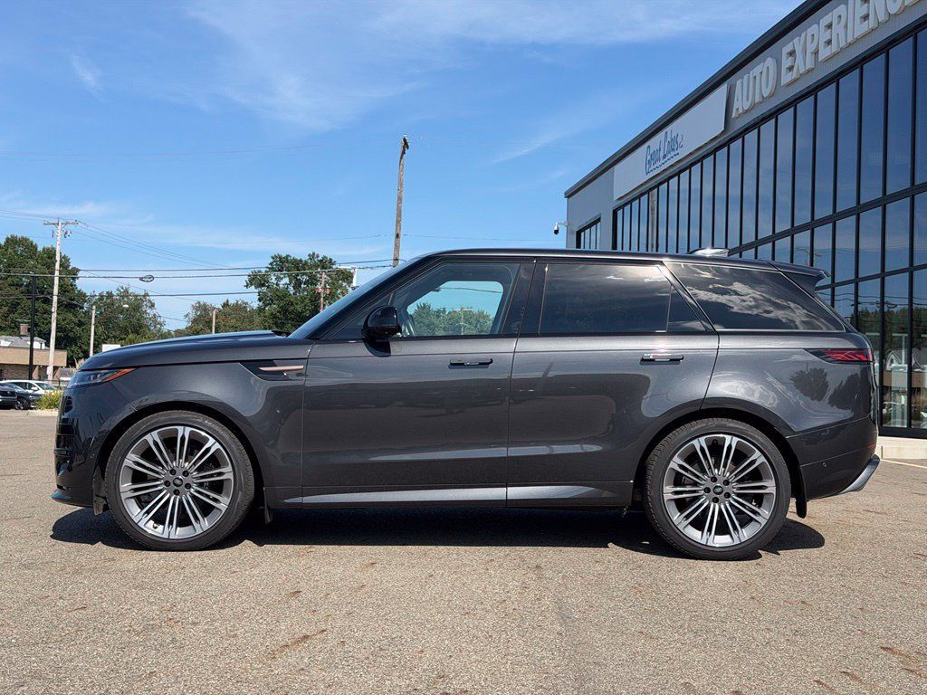 Used 2024 Land Rover Range Rover Sport Dynamic SE AWD/4WD image 2