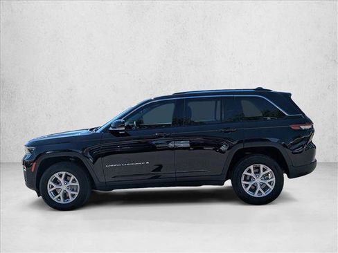 Used 2023 Jeep Grand Cherokee Limited AWD/4WD image 9