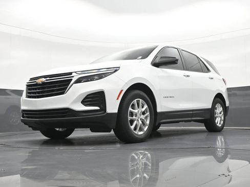 Used 2022 Chevrolet Equinox LS FWD image 23