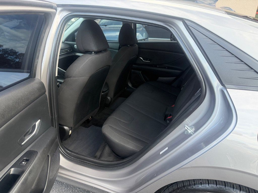 Used 2021 Hyundai Elantra SEL w/ Cargo Package FWD image 12