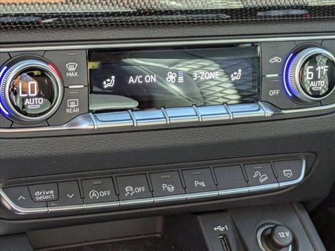 Used 2023 Audi SQ5 Prestige image 9