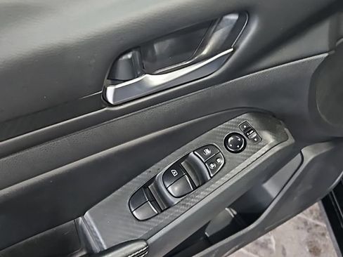 Used 2024 Nissan Altima 2.5 SV image 24