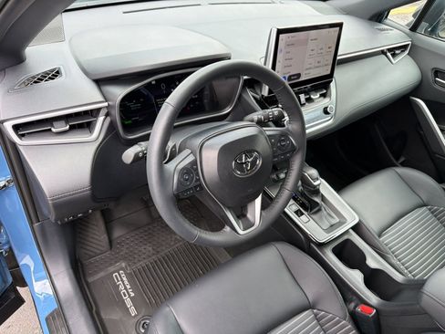 Used 2026 Toyota Corolla Cross AWD Hybrid w/ Convenience Package image 3