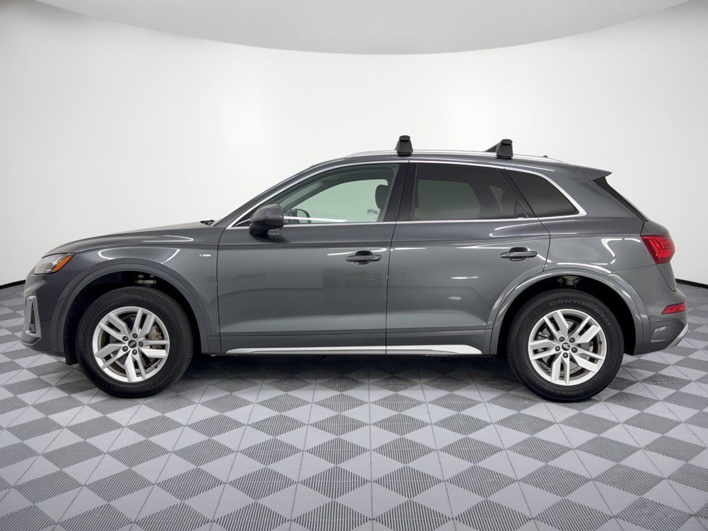 Used 2023 Audi Q5 2.0T Premium w/ Convenience Package AWD/4WD image 2