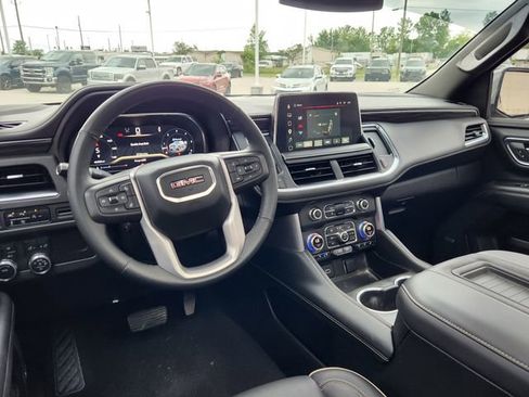 Used 2023 GMC Yukon SLT w/ SLT Premium Package AWD/4WD image 11