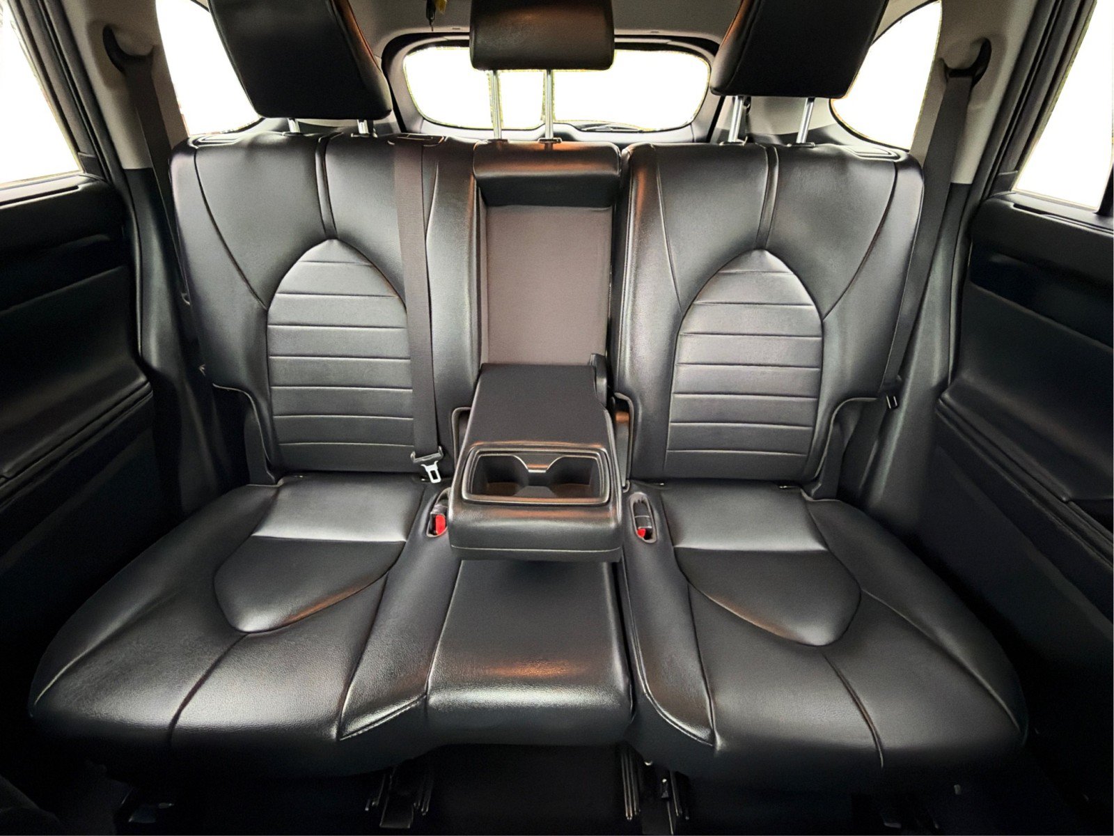 Used 2021 Toyota Highlander XLE AWD/4WD image 14