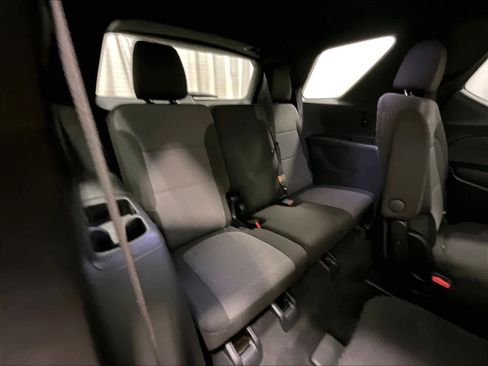 Used 2023 Chevrolet Traverse LT image 17