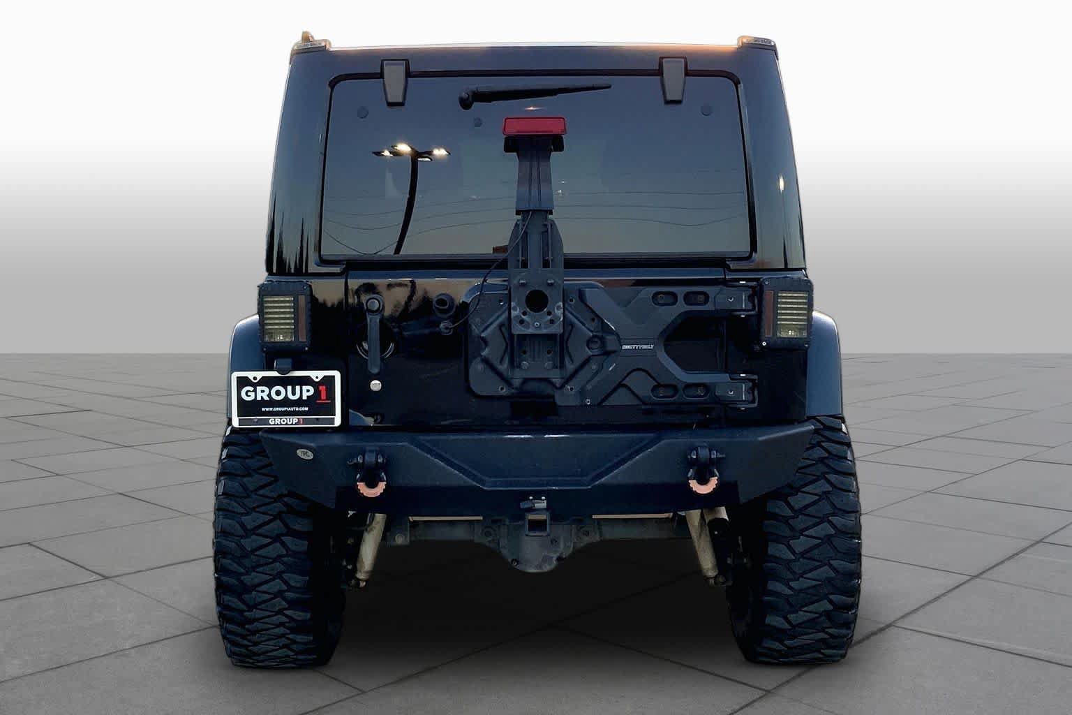 Used 2017 Jeep Wrangler Unlimited Rubicon w/ Connectivity Group AWD/4WD image 5