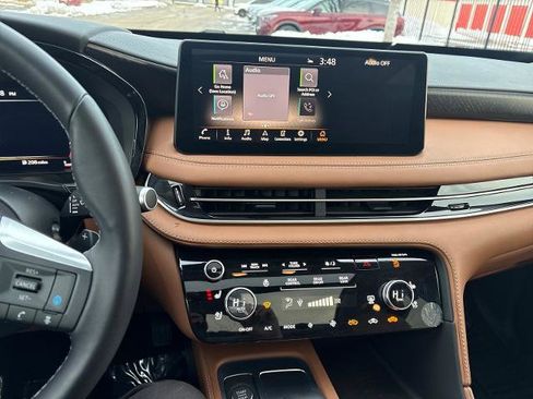 Certified 2025 INFINITI QX60 Sensory image 17