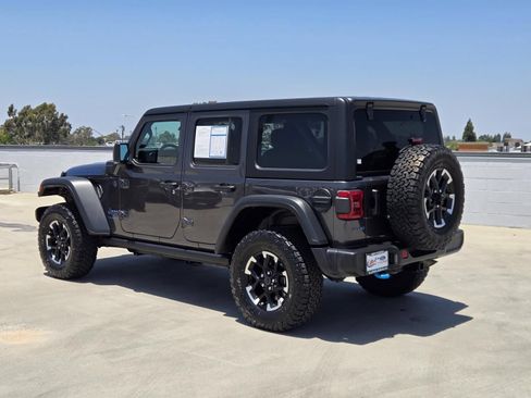 Used 2025 Jeep Wrangler Unlimited Rubicon 4xe w/ Convenience Group AWD/4WD image 6
