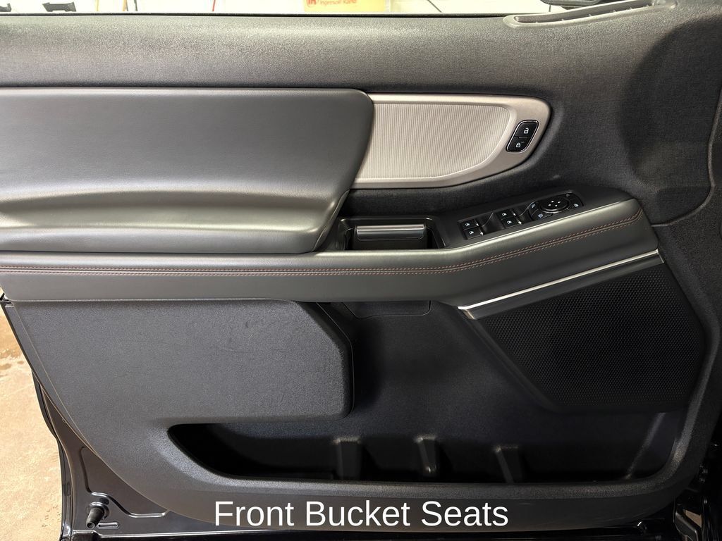 Used 2025 Ford Expedition Active AWD/4WD image 15