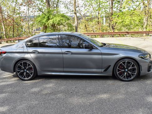 Used 2023 BMW M550i xDrive w/ Executive Package image 9